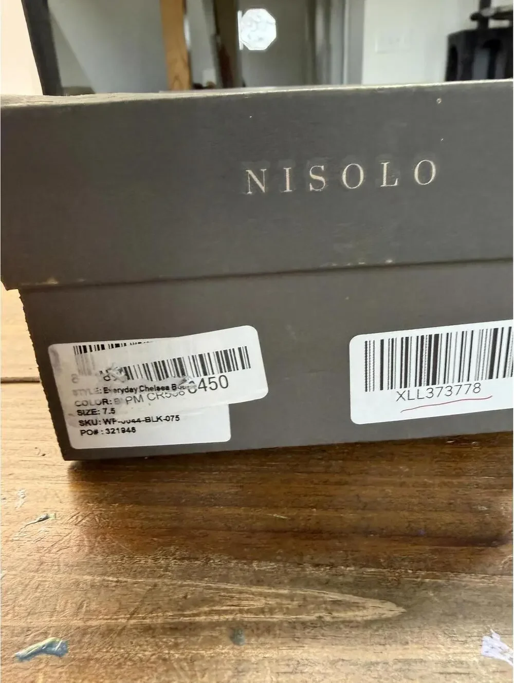 Nisolo Everyday Chelsea Boot in Black, Size 7.5